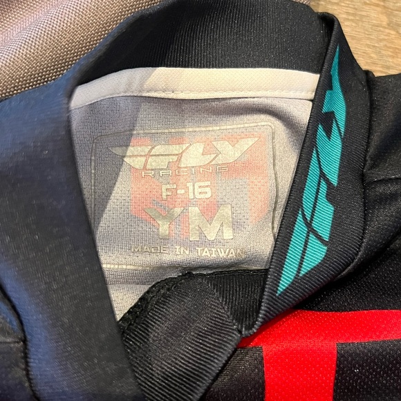 Flying F-16 Racing Gear - Picture 4 of 5